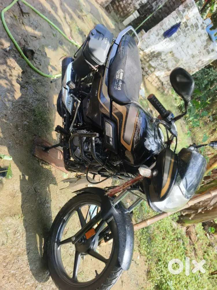 सुपर स्प्लेंडर बाइक बहुत ही अच्छे कंडीशन में