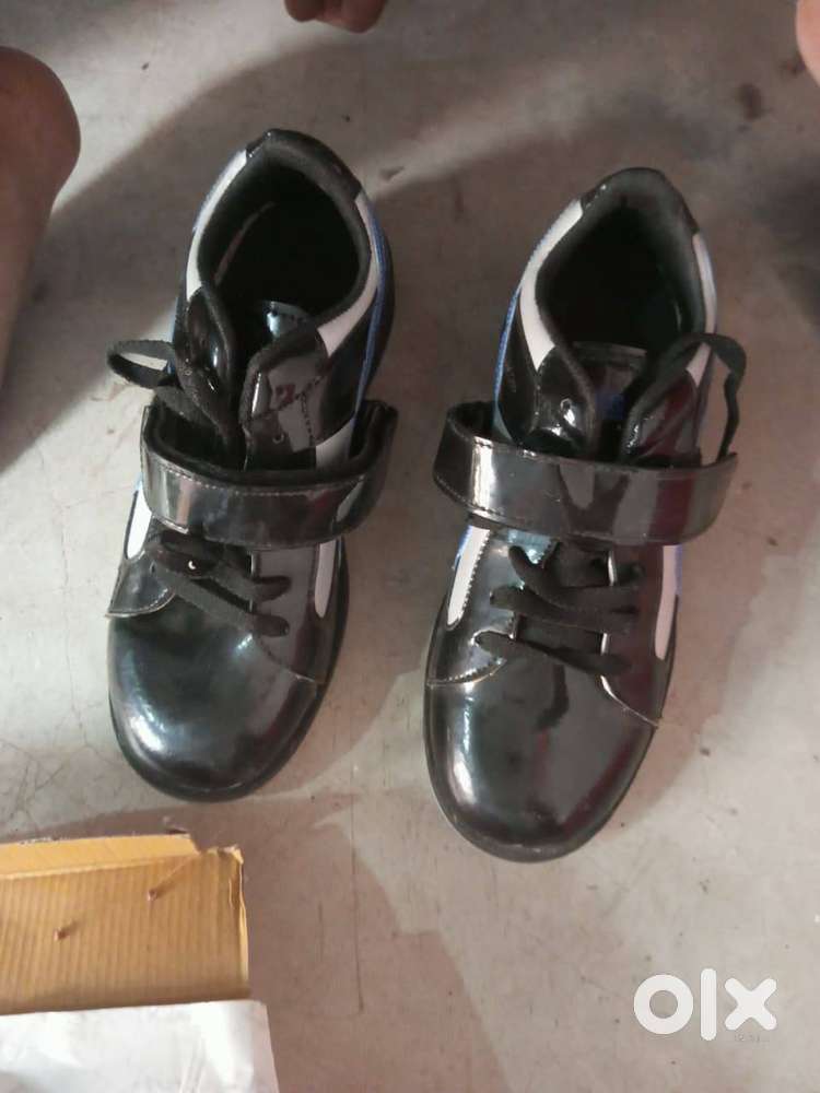 Weightlifting shoes
