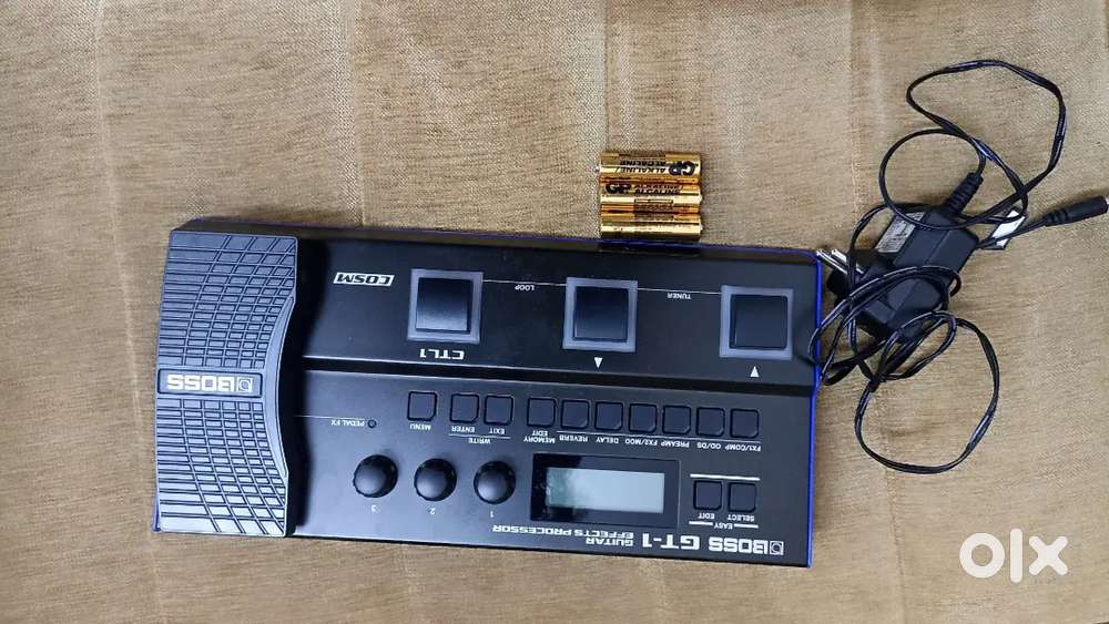 BOSS GT-1 GUITAR EFFECTS PROCESSOR