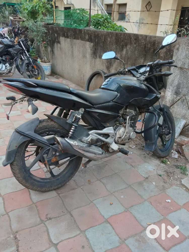 Bajaj pulsar 135 ls good condition. Cell starts