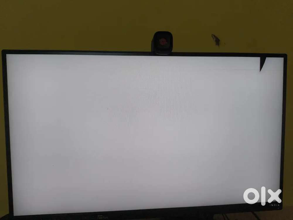 27 inch Lenovo QHD Monitor For Sale ( minor crack )