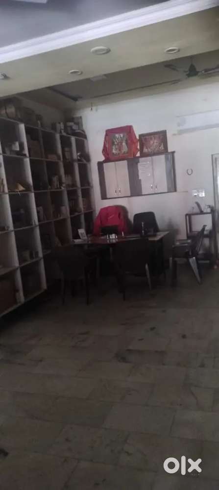 SHOWROOM ON MAIN KINGS ROAD NIRMAN NAGAR , ON GROUND FLOOR  95 SQ. YD.