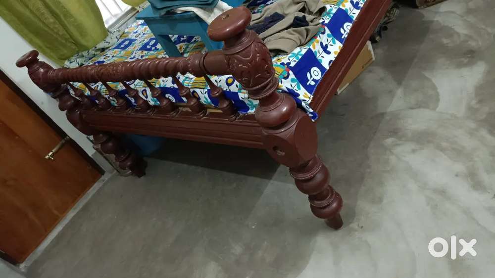 100 বছরের বেশী পুরানো পালঙ্ক