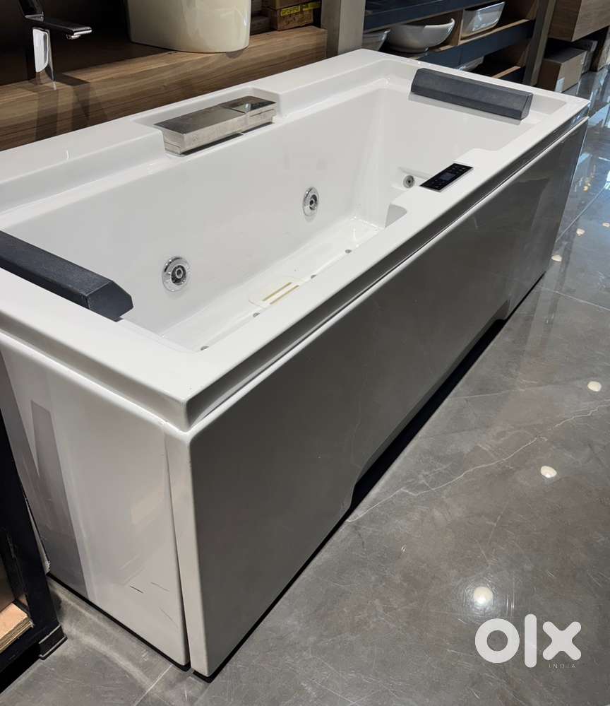 Jacuzzi bathtub