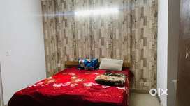 1 Room available in a 4bhk flat.