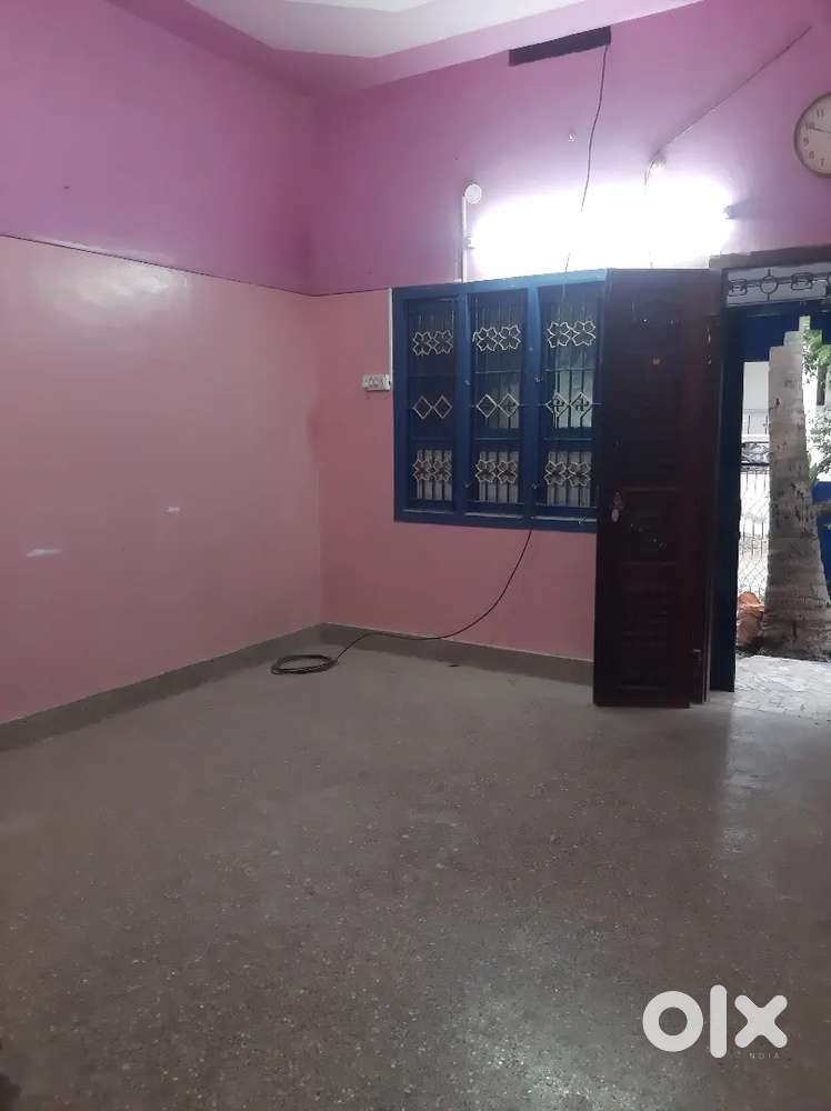 மதுரை அண்ணாநகர்அருகில் தாசில்தார்நகரில் கீழ் வீடு வாடகைக்கு