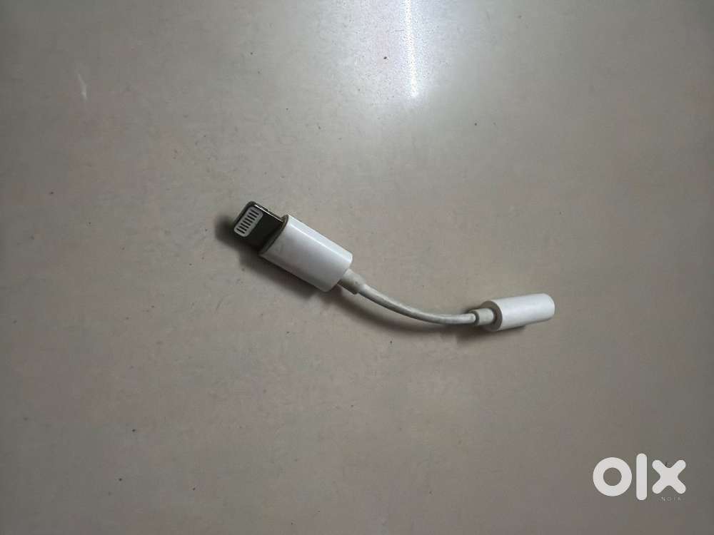 Apple lightning to aux cable splitter