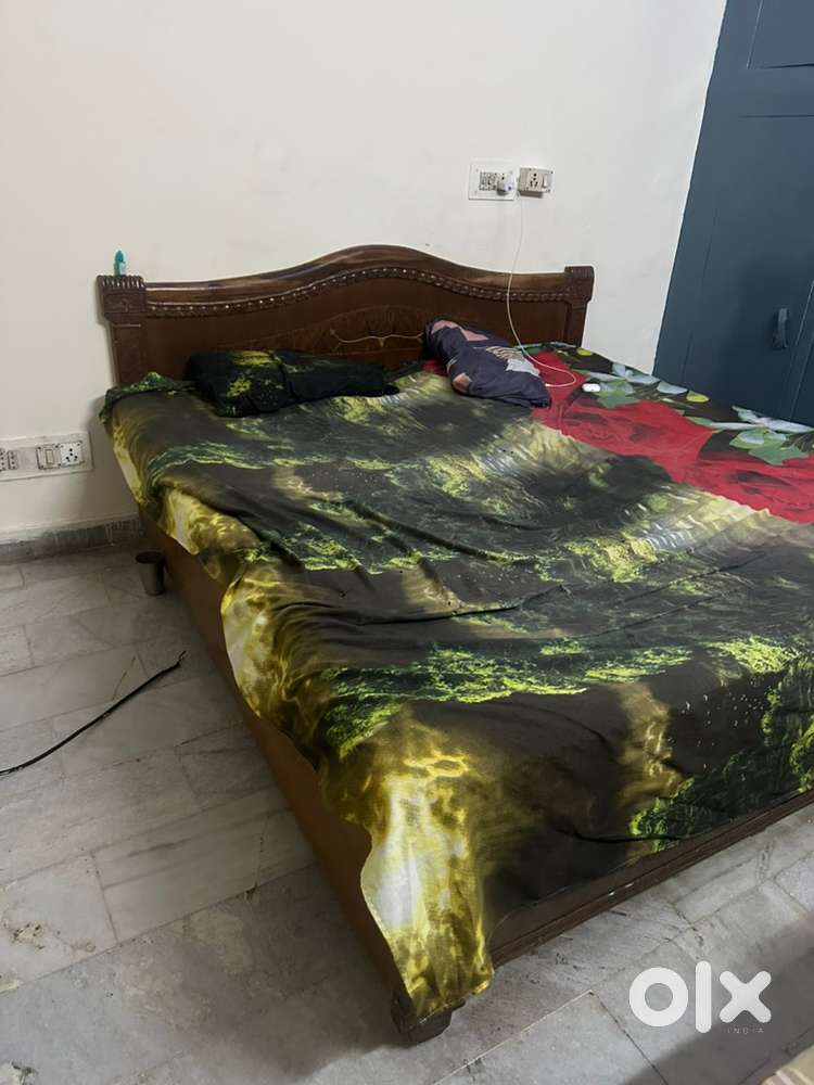 Double bed with box
