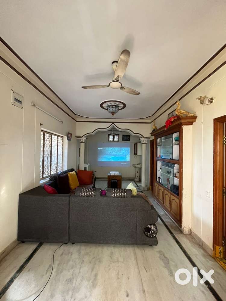 Looking for 2 bachelor roommates