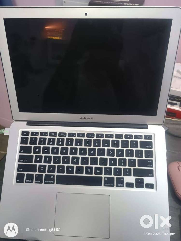 MacBook Air i5 (2015)  13-Inch  8 GB RAM  1 TB SSD  Good Co