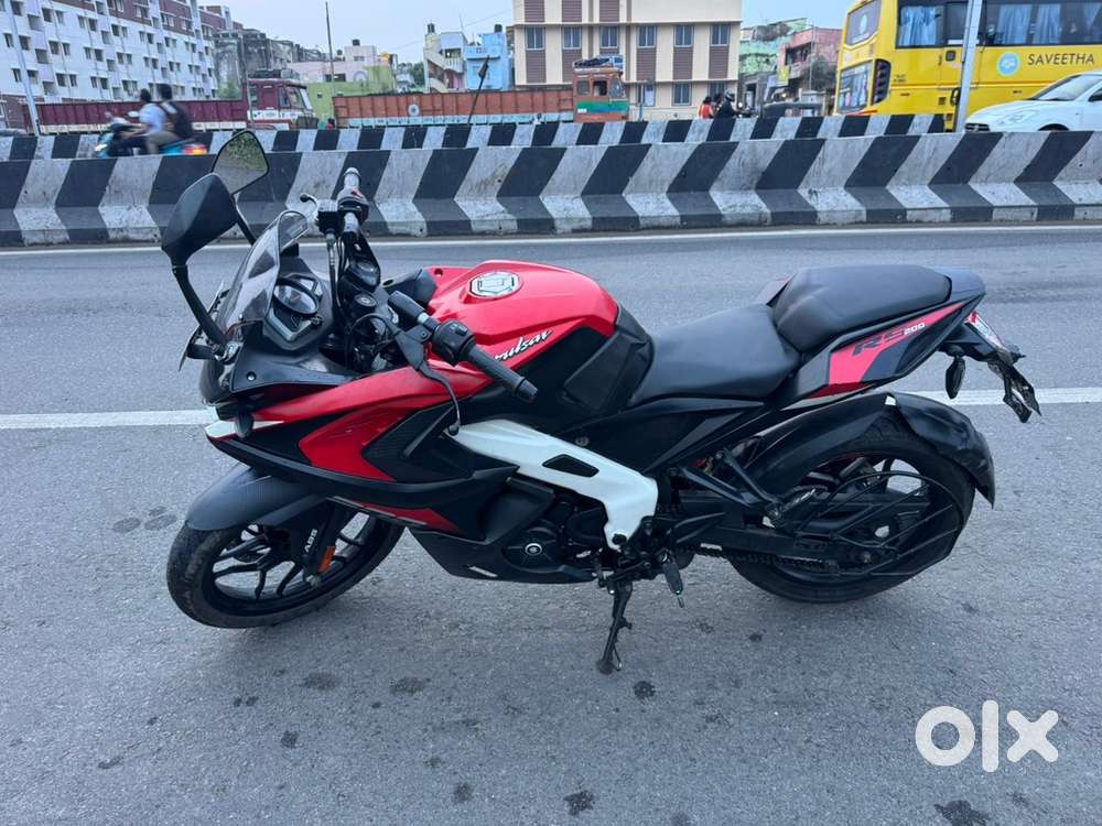 Bajaj pulsar RS 200 - Excellent condition, single owner