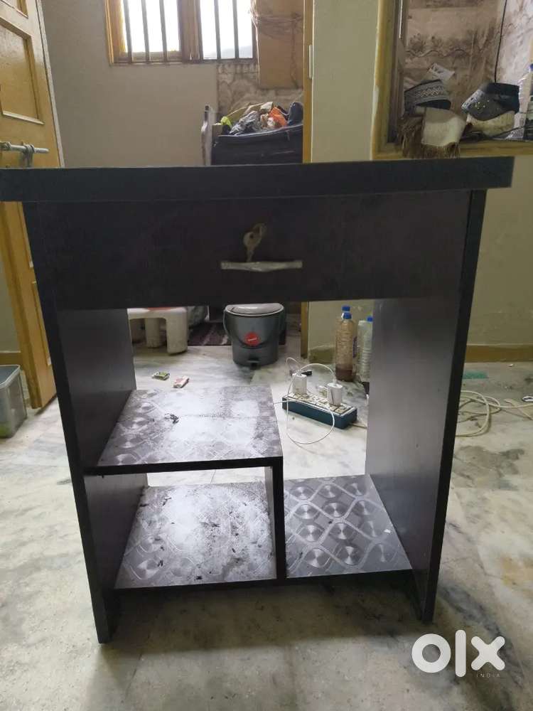 Computer table