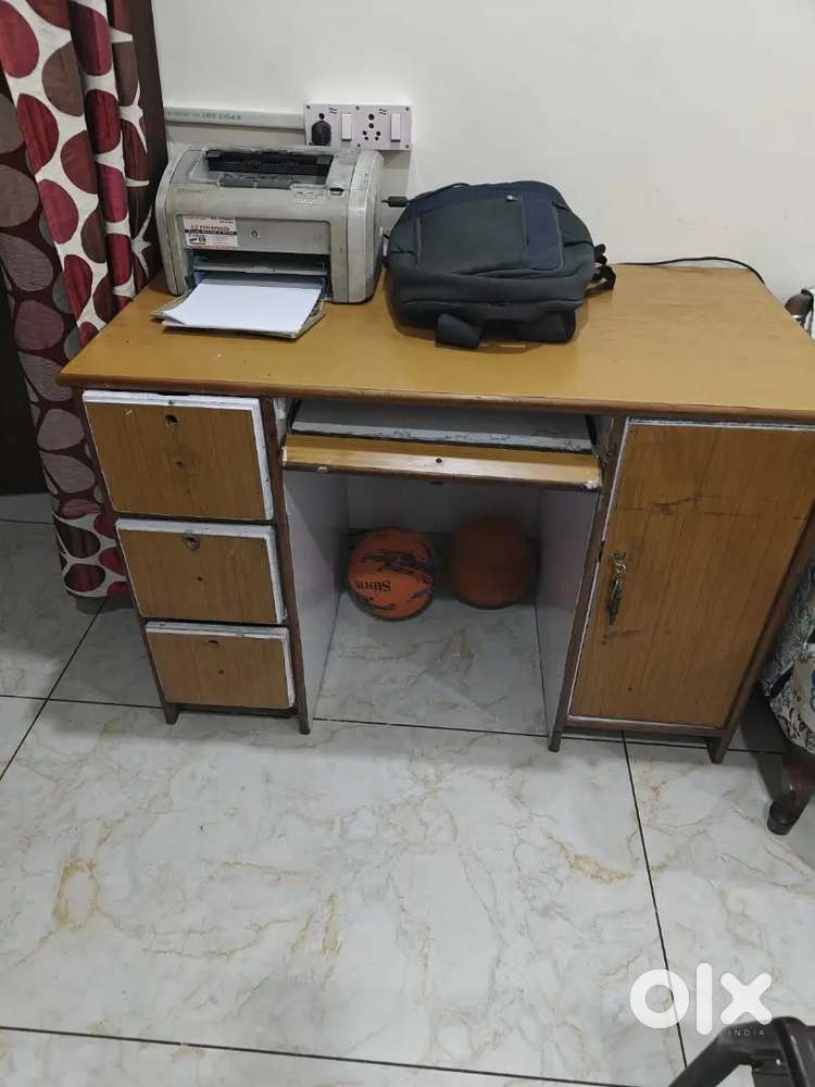 I am selling computer table in brand new condition