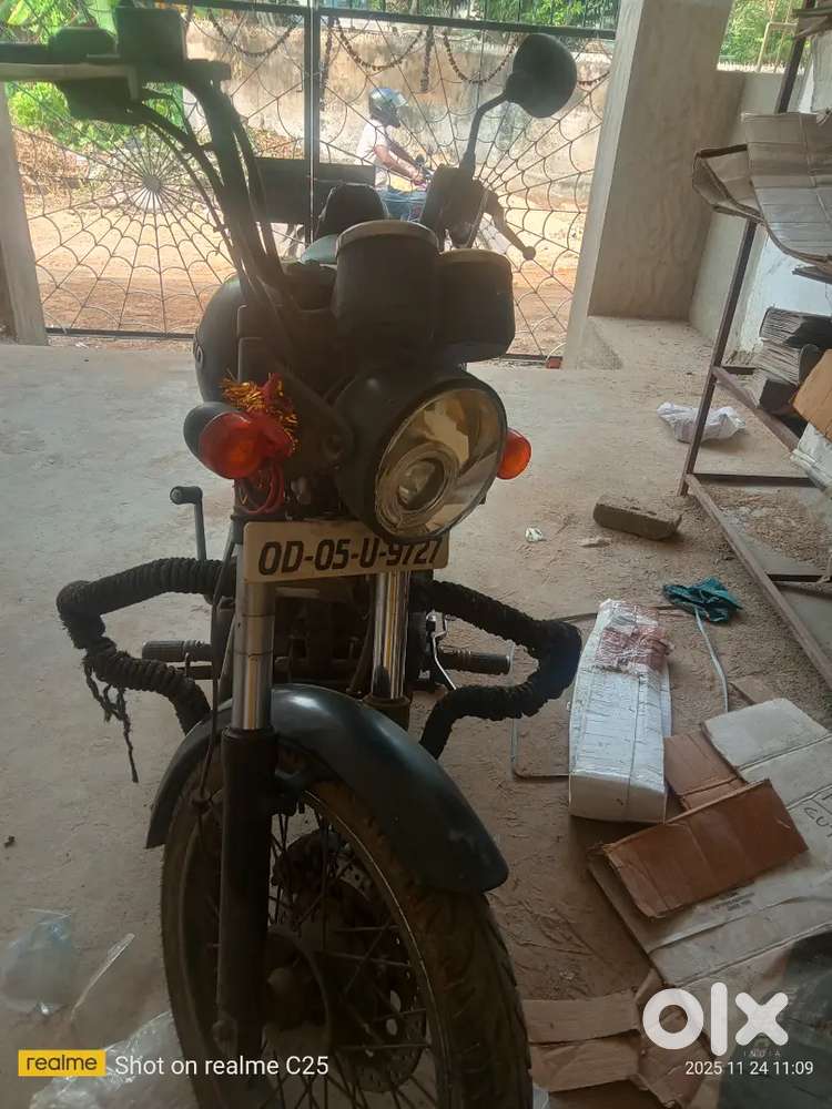 Royal Enfield in old model petrol beautiful