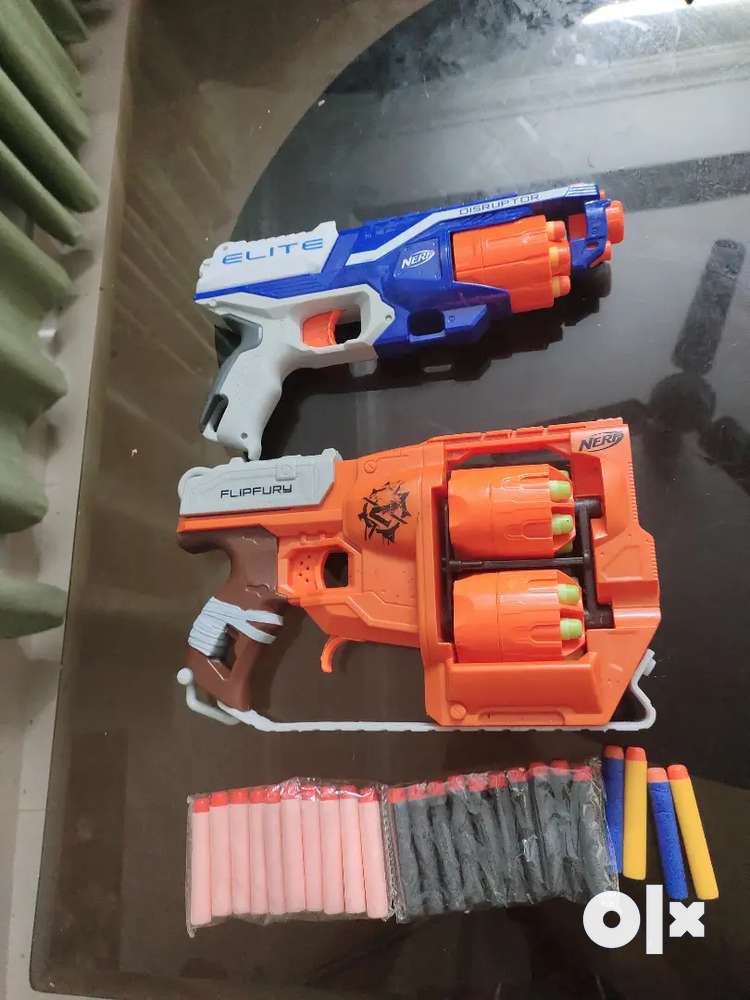 Nerf distributor and Nerf zombie striker with 40 bullets