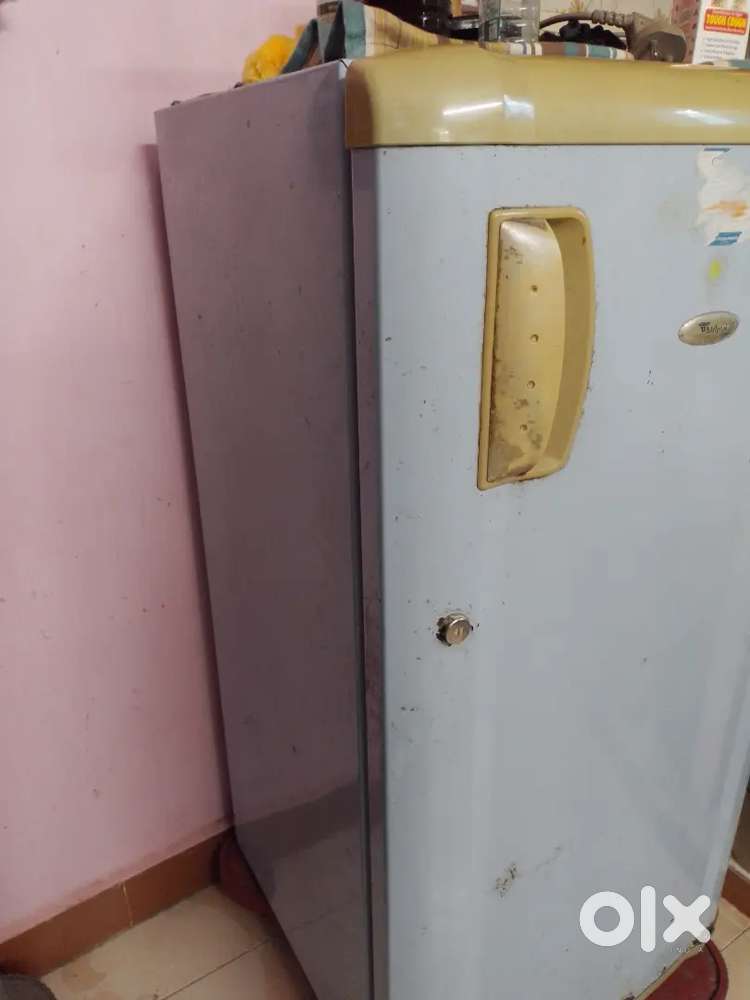 Fridge good condition buying new fridge big size