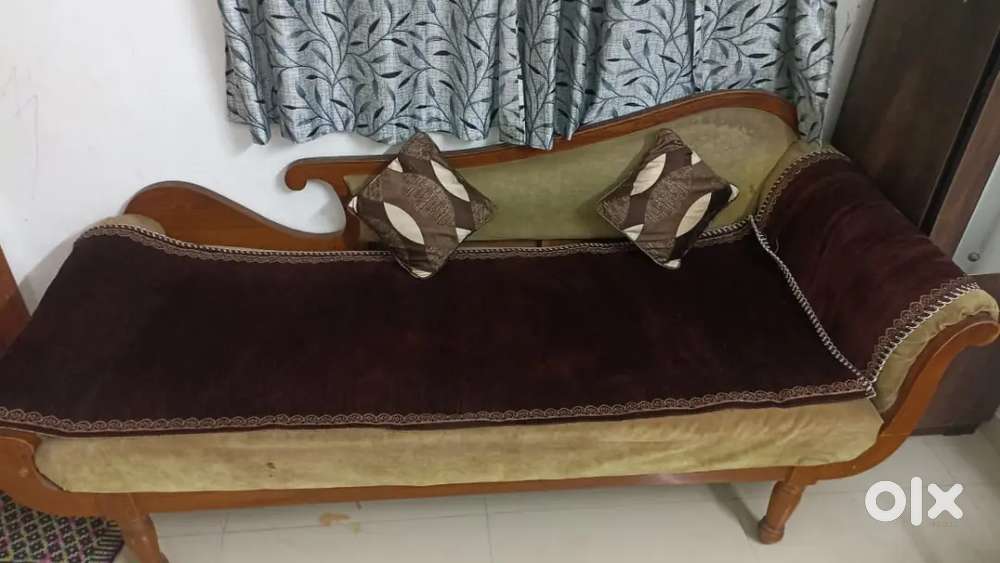 Plywood Diwan (6ft) with Mattress & Cover – Good Condition