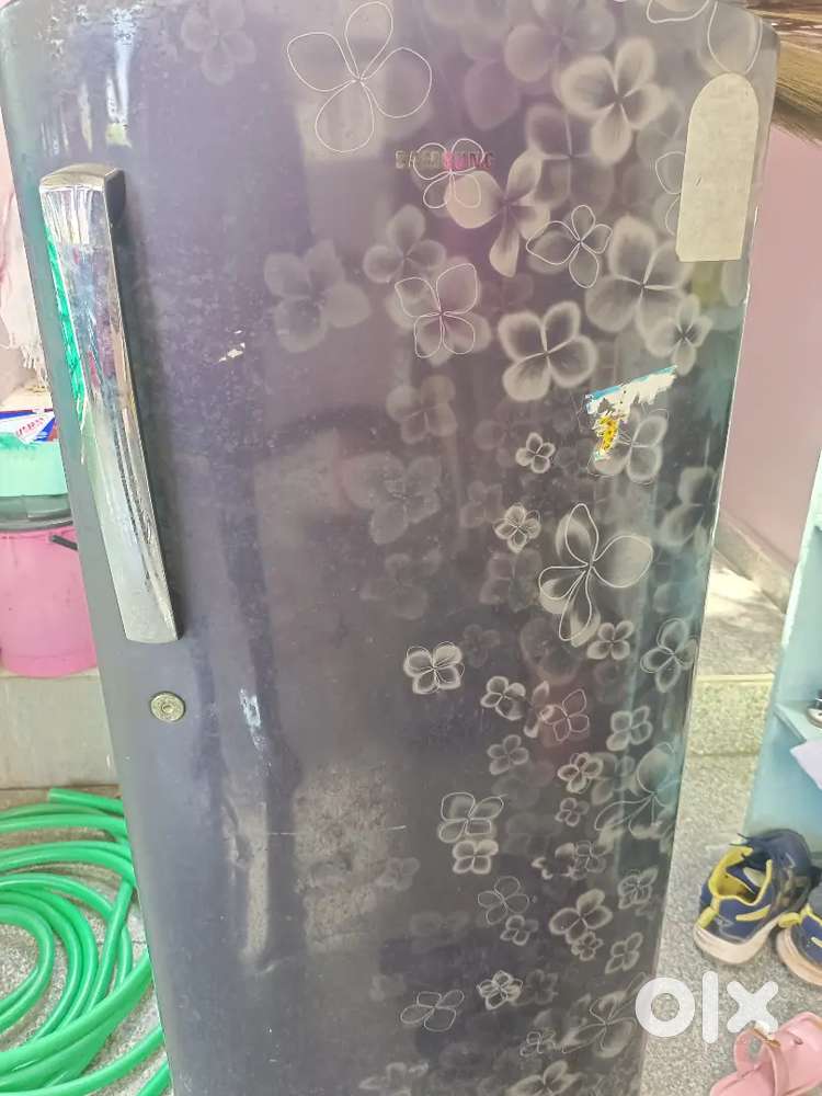 samsung singal door. 12 yers old.. Present.. Not working