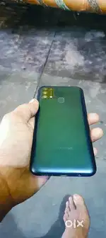 Iphone 5s hai ek 32gb only phone h bs I'd dedunga