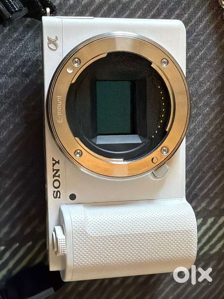 Sony ZV-E10L (White) Mirrorless Camera – Unused, With Bill & Warranty