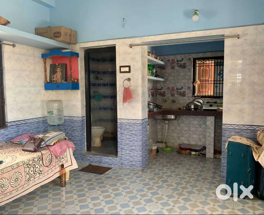 Top floor rent available for small family stay