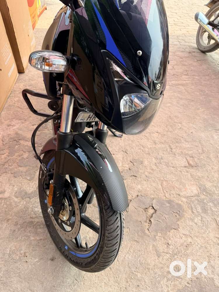 Bajaj pulsar 150 cc twin disk split seat