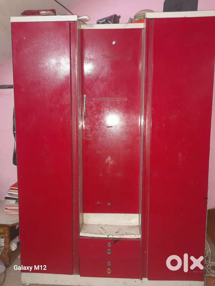 Almira 3 three door with 2 dror  and 1 locker for documents