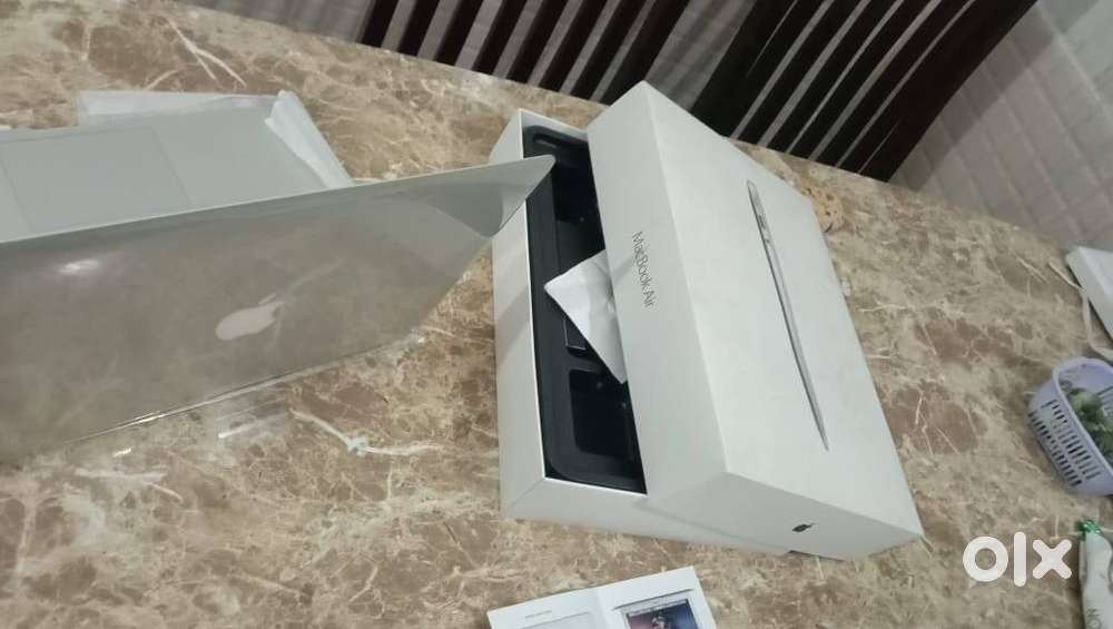 Apple Macbook A1466 without charger