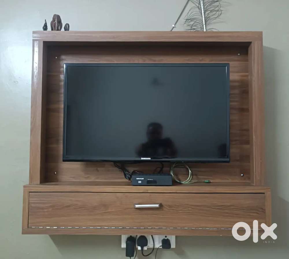 TV unit furniture and Samsung 32 inch LED TV