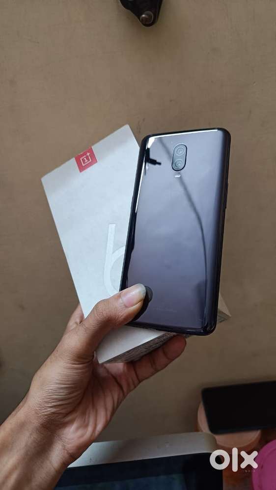 New like condition Oneplus 6T  8gb RAM & 128gb storage Box available