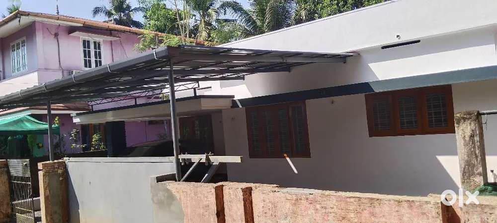 Aluva near companipady metro  station Muthirapadam