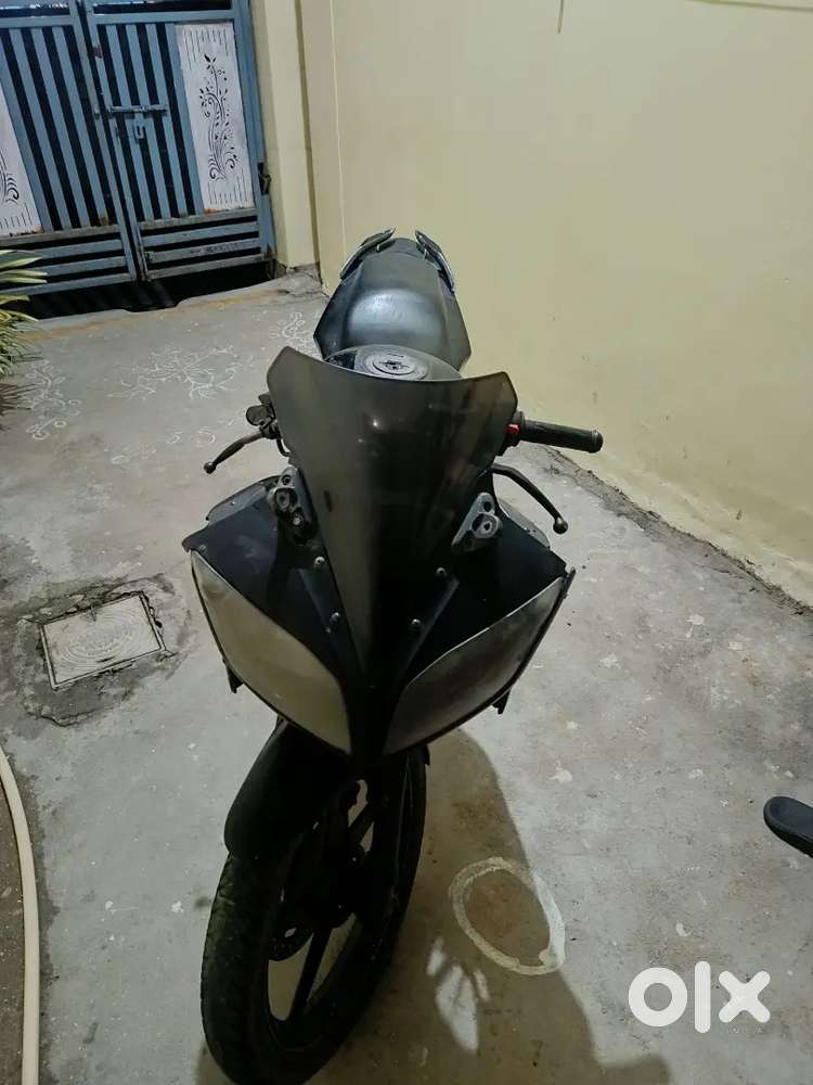 Yamaha R15 V2