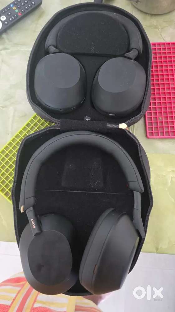 selling Sony WH-1000XM5