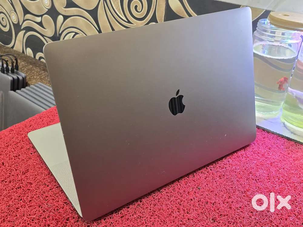 Apple Macbook Pro 2020 i7 16gb 512gb 5.5gb Graphics 16inch Retina