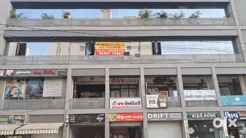 Commarcial space rent ma apvani che @jivraj park