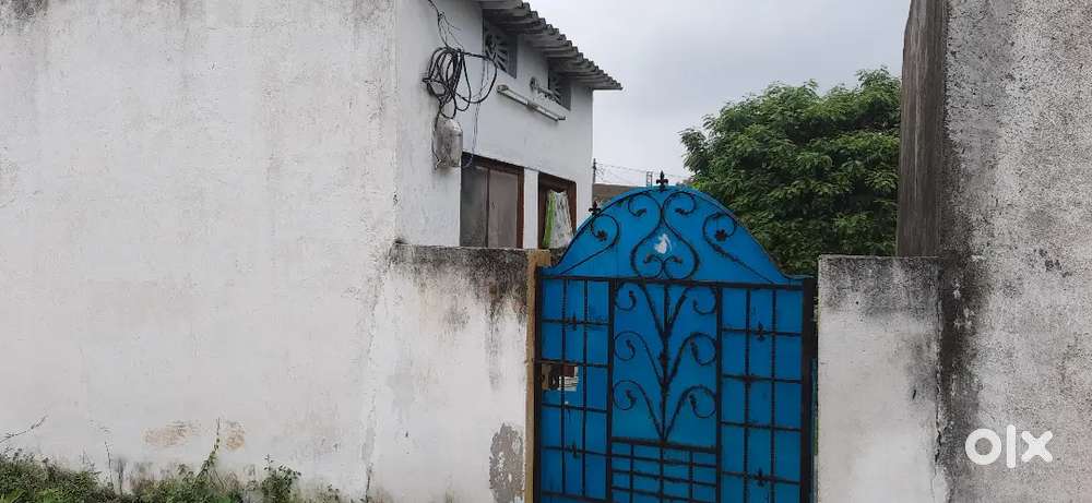 Main road chance property 400 sqr yards for sale immediately