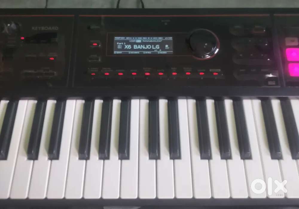 Roland XPS30 keyboard with accessories