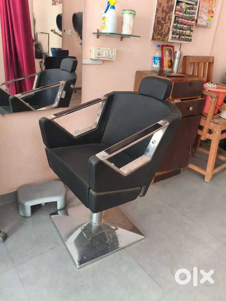 2 Saloon Chair, 1 shampoo chair and 1 Hair And Face steamer