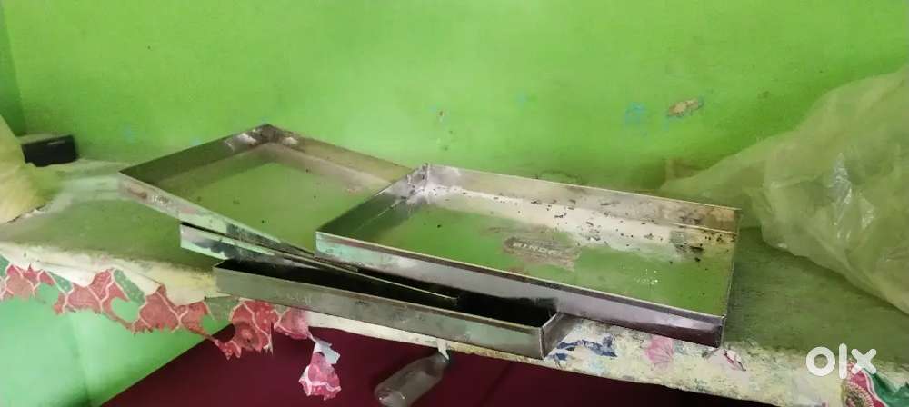 Sweet shop ka saman hai 2 caunter or sab bartan kanta sabhi bartan hai