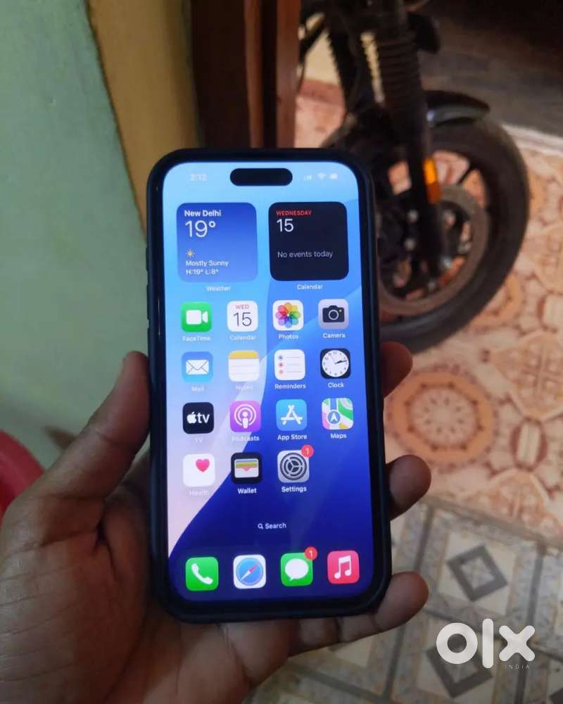 Selling my 4 month old I phone 15pro with bill and box available