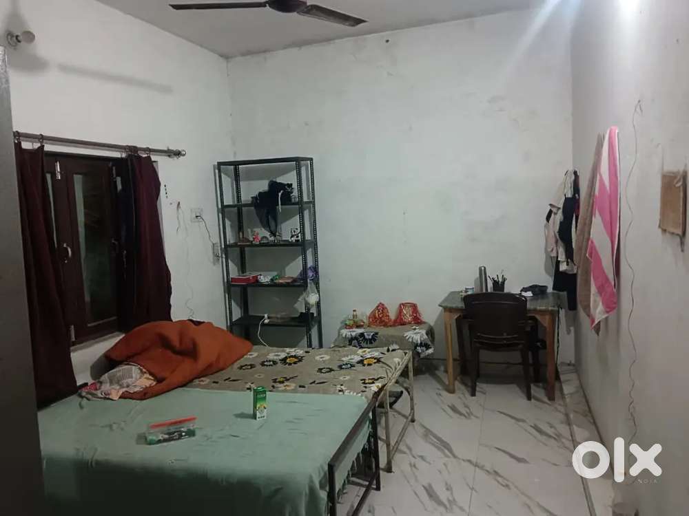 Room on rent only for girls.