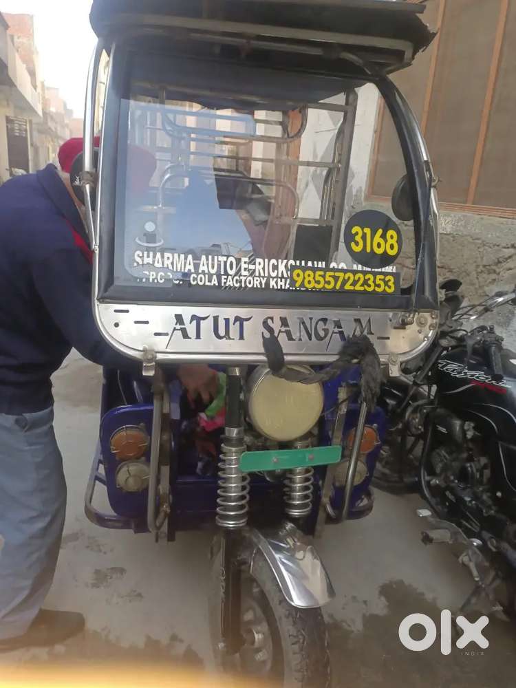 Good condition new battery 100 present