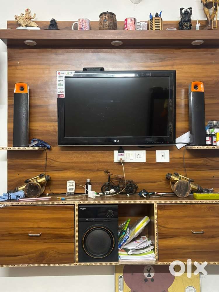LG led tv with 2 speaker and woofer - perfect home entertainment setup