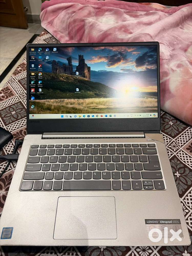 Lenovo ideapad 330 intel I5 8th gen 4 gb ram 256 GB ssd