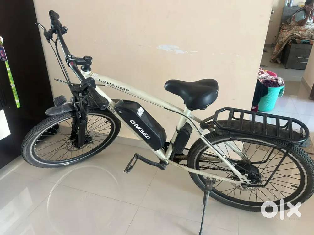 E-cycle with head light and horn