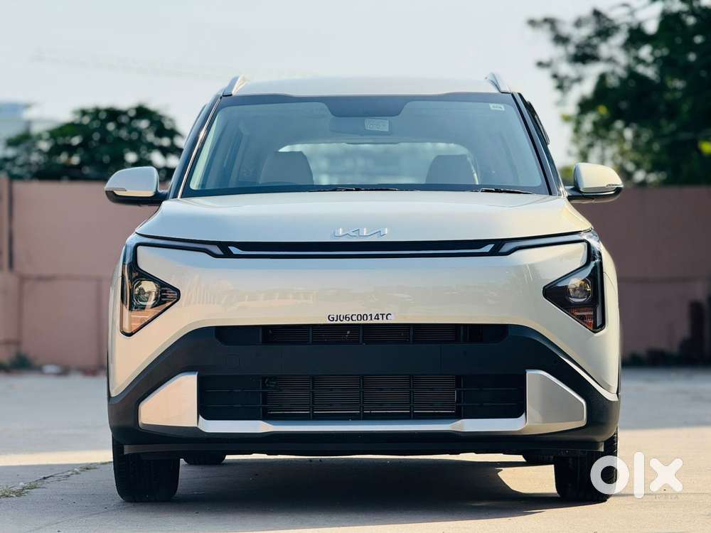 Kia Carens Clavis HTE, 2025, Petrol