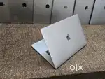 Apple Macbook Pro Touchbar 15inch i7 16gb 512gb 5.5gb Graphics