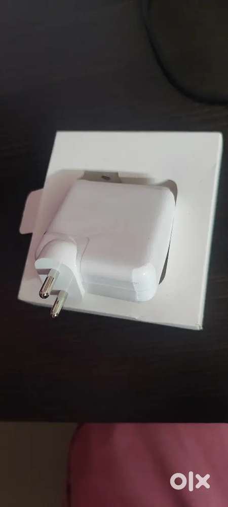 70W USB-C Power Adapter Apple
