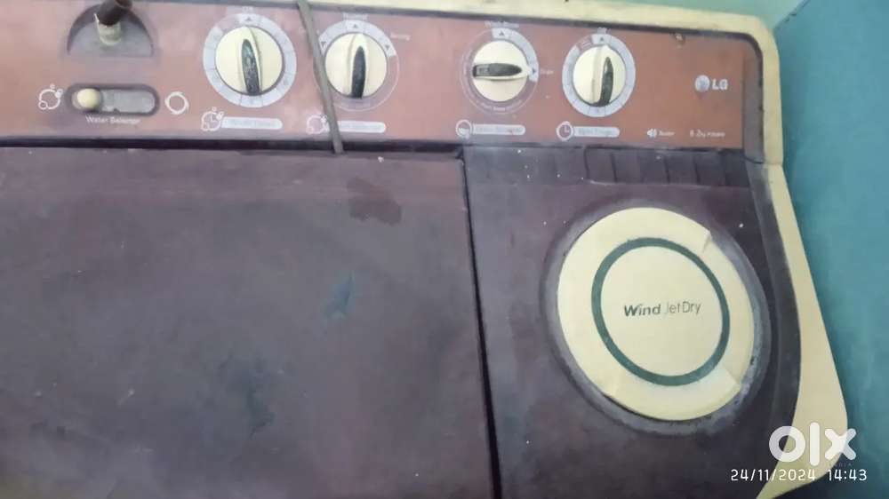 Lg 6 kg semi automatic machine.