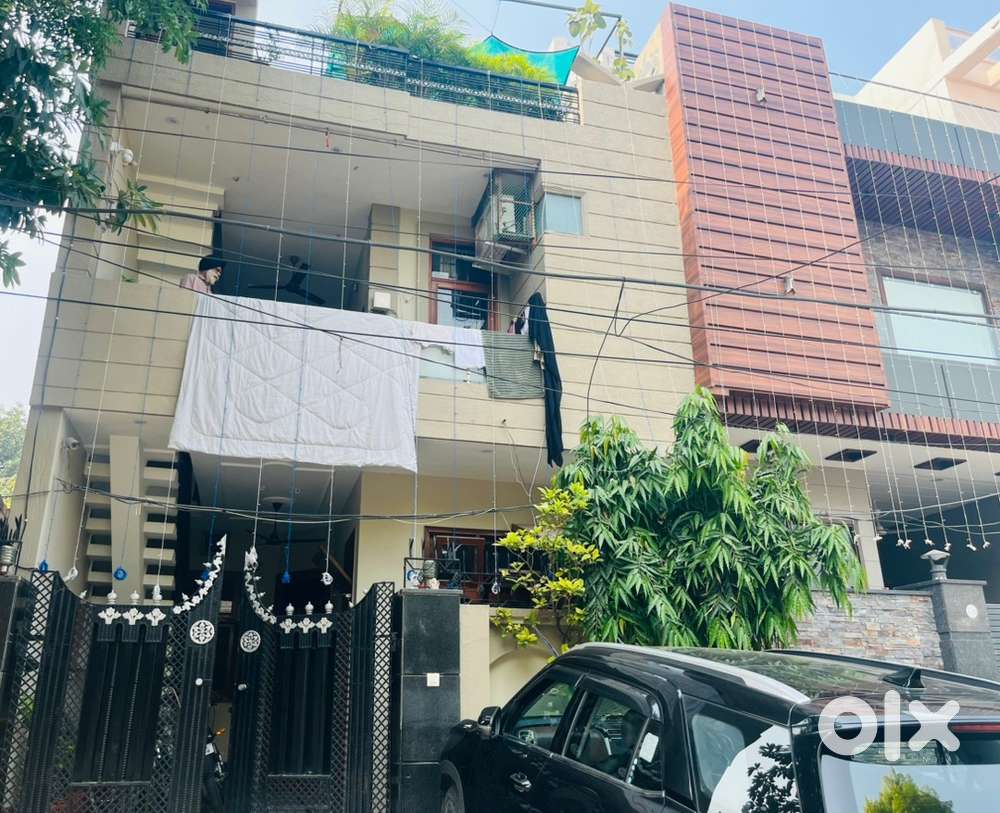 Semi-Furnished  Pg without food for girls.